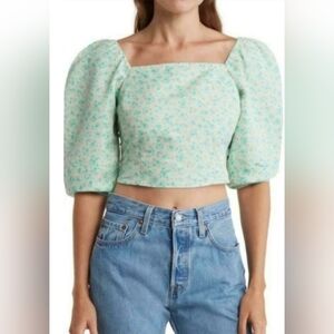 Floral Puffy 3/4 Sleeve Smocked Back Crop Top